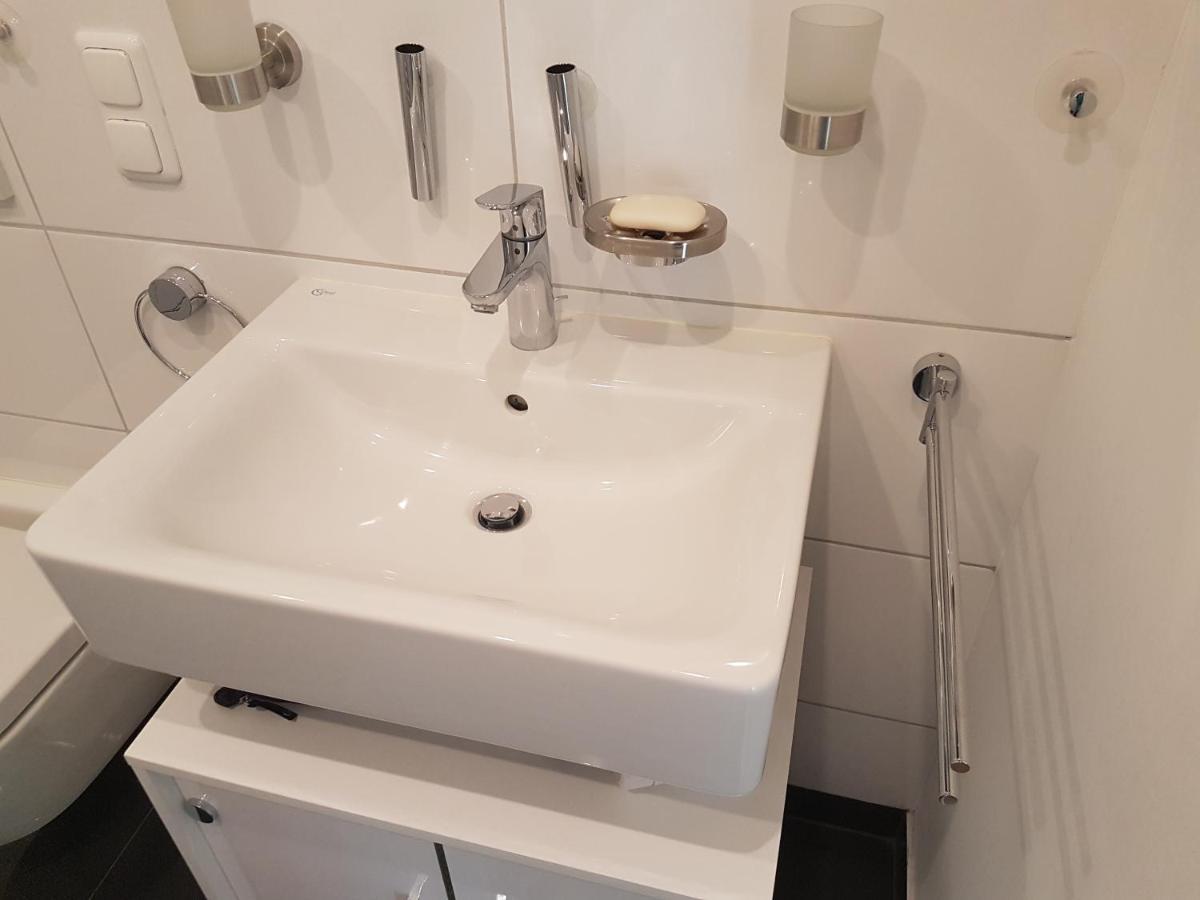 Zimmer Mit Eigenem Bad In Maerchenstadt! Heidelberg Bagian luar foto